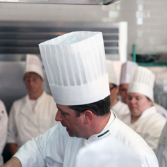 Статья - Почему шефы носят высокие колпаки?