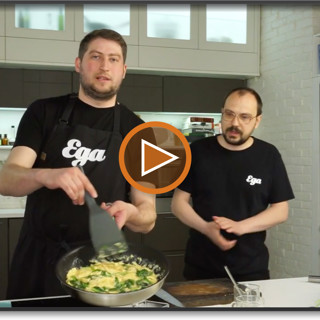 «Еда на ночь»: омлет с черемшой, икрой трески и водкой