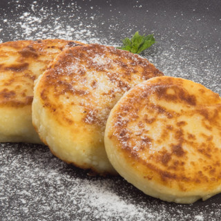 Как приготовить классические сырники на сковороде