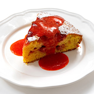 Как приготовить шарлотку с клубникой