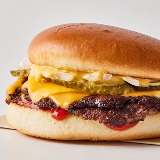 Котлета всмятку: в чем смысл смэш-бургера и почему он скоро будет везде