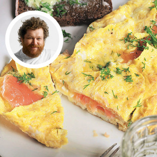 Омлет с водкой и лососем