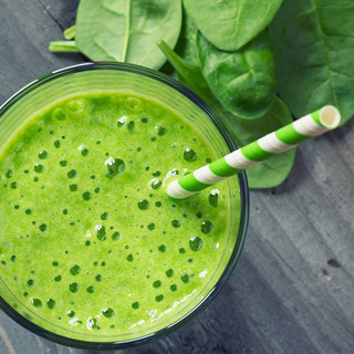 Почему свежевыжатые соки и смузи нужно пить сразу после приготовления?