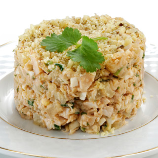 Салат с курицей и ананасами