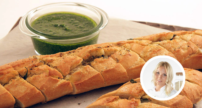 Багет с моцареллой и базиликом фото