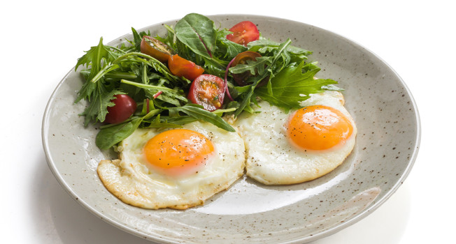 Как приготовить идеальную яичницу фото