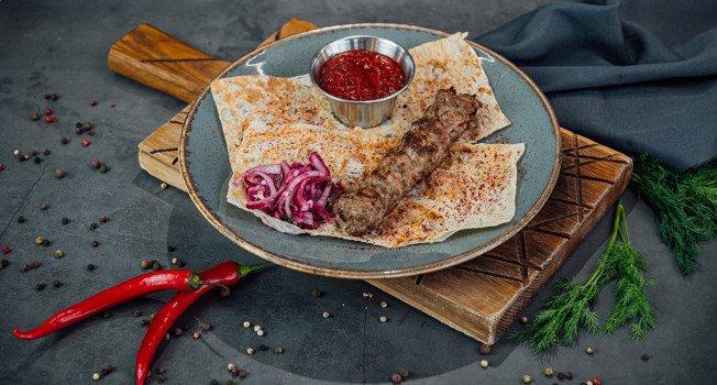 Люля-кебаб из говядины на мангале фото