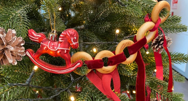 Новогодние игрушки и украшения из всего, что есть на кухне фото