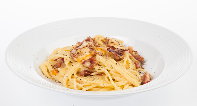 Нужно ли добавлять в карбонару сливки? фото