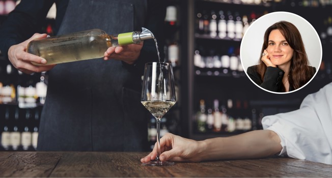 Нюхает и разливает: зачем нужен сомелье в ресторане фото
