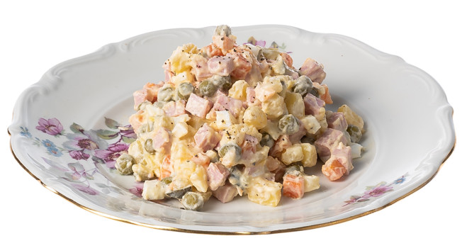 Оливье с колбасой фото