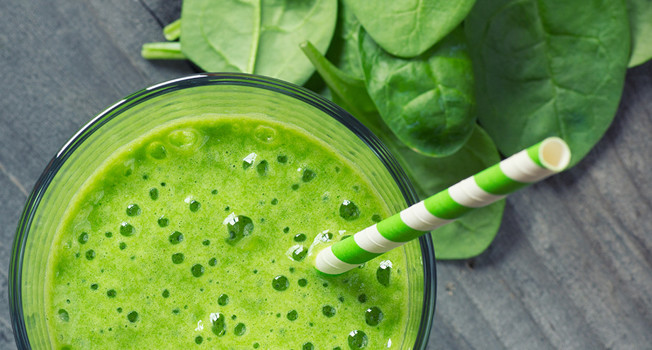 Почему свежевыжатые соки и смузи нужно пить сразу? фото