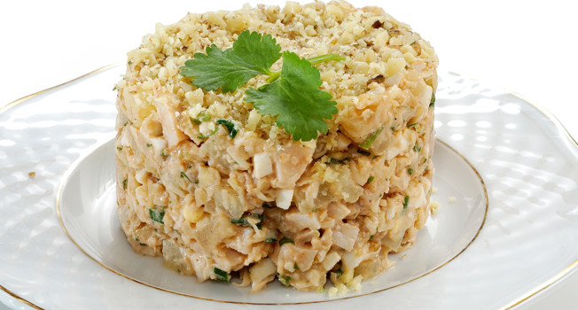 Салат с курицей и ананасами фото