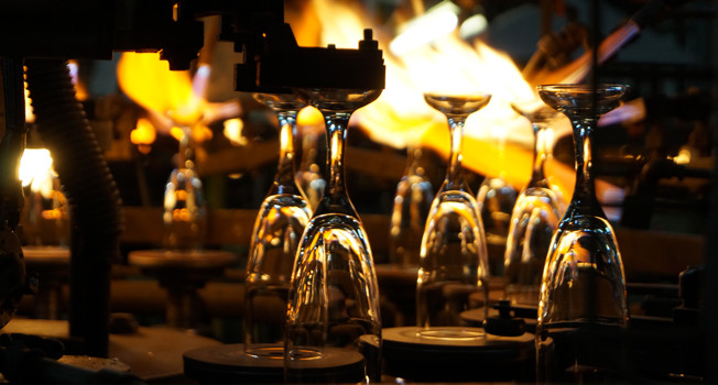 За стеклом фото