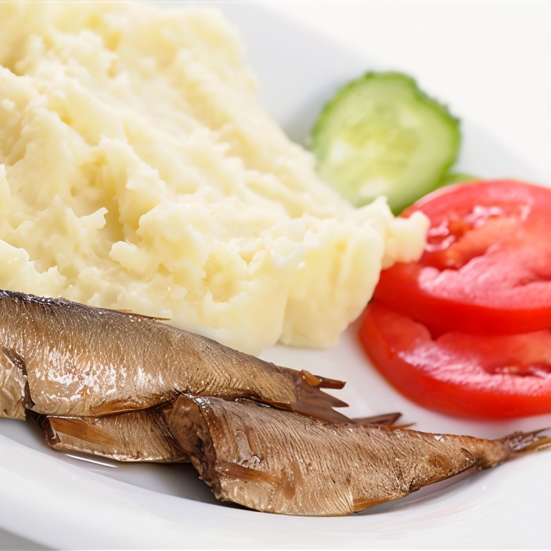 Анчоусы или кильки с картофелем