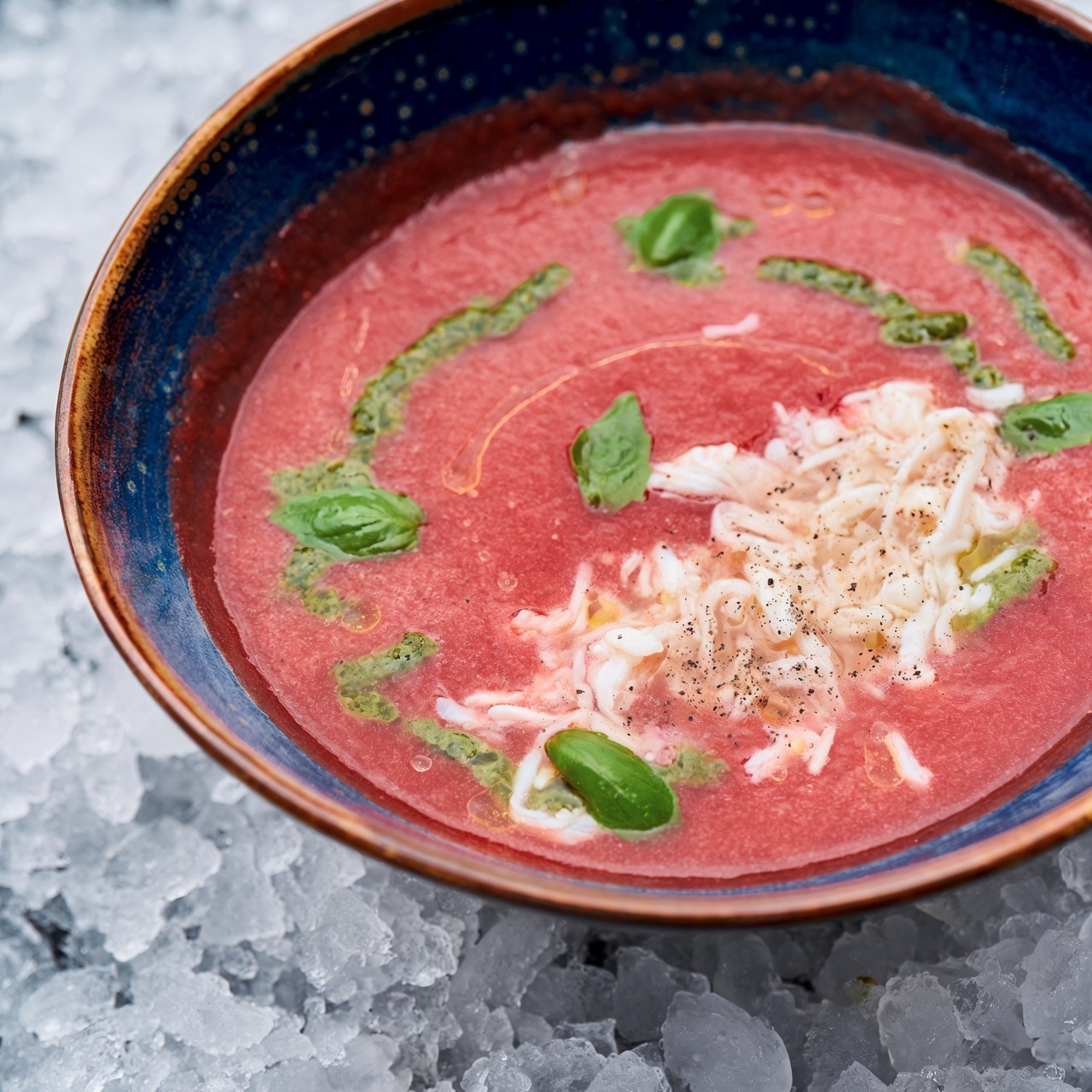 Арбузно-томатный гаспачо с крабом