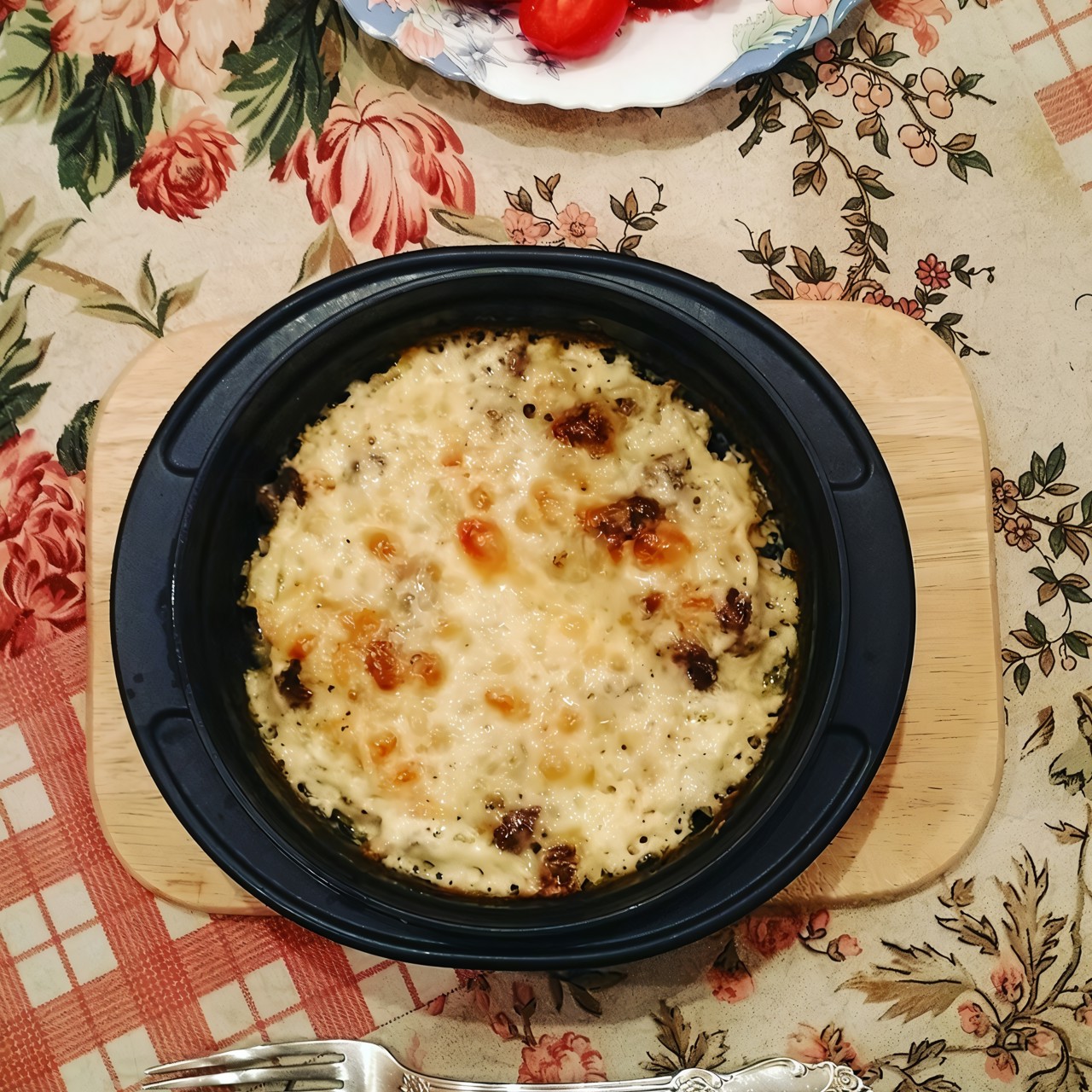 Ароматный горшочек с куриными сердечками