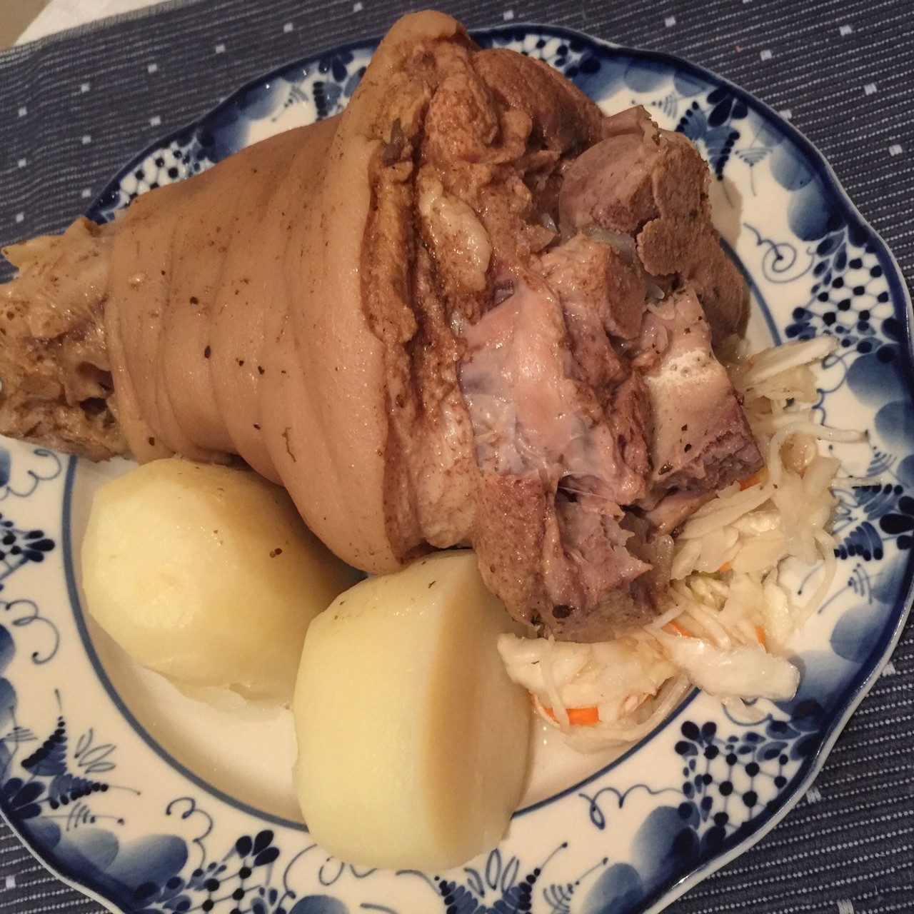 Айсбайн вареный