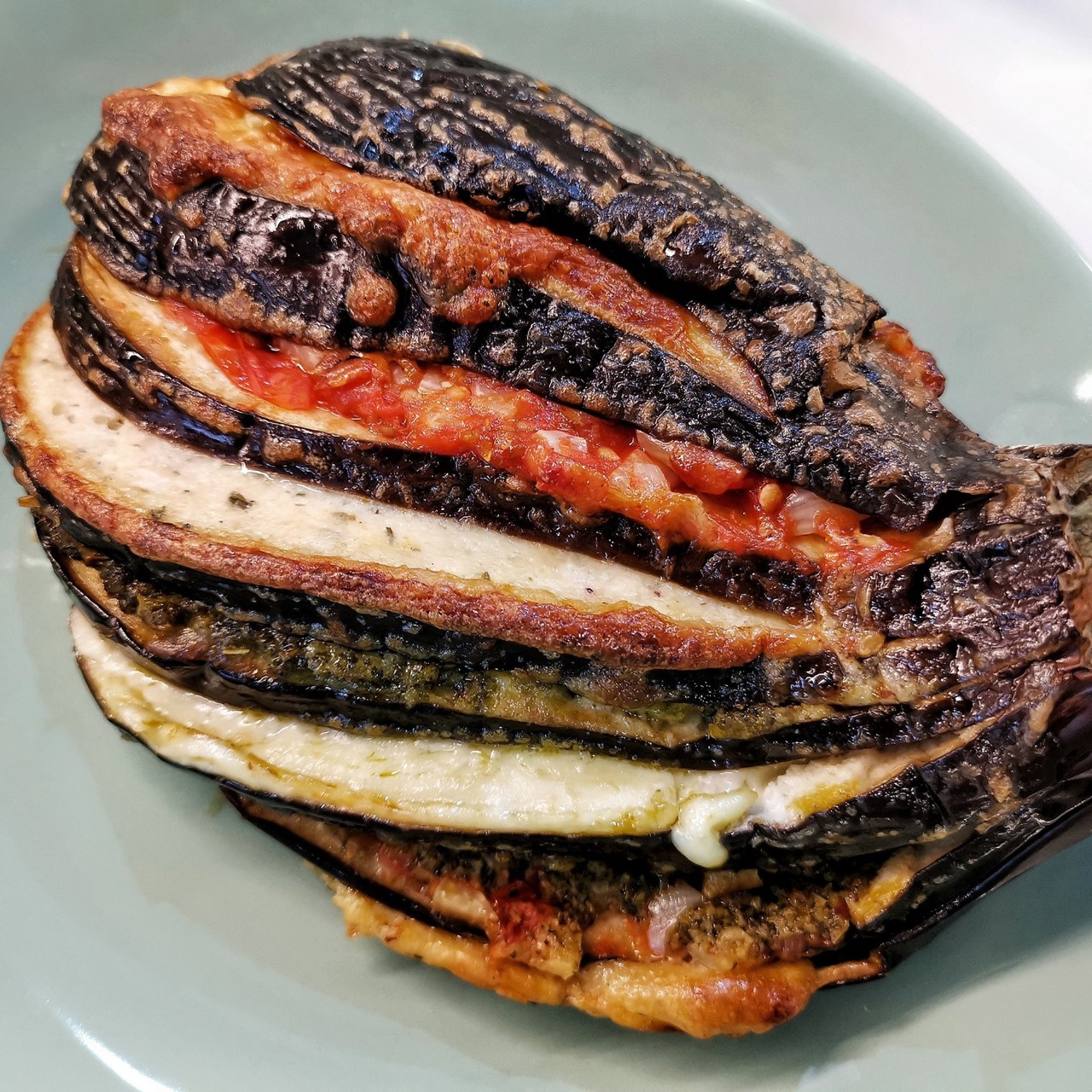 Баклажан пармиджано, запеченный целиком