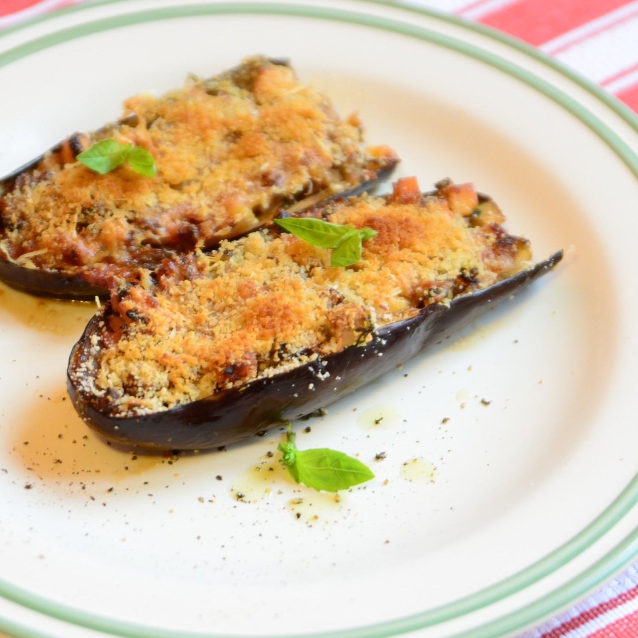 Баклажаны фаршированные ветчиной и копченым сыром