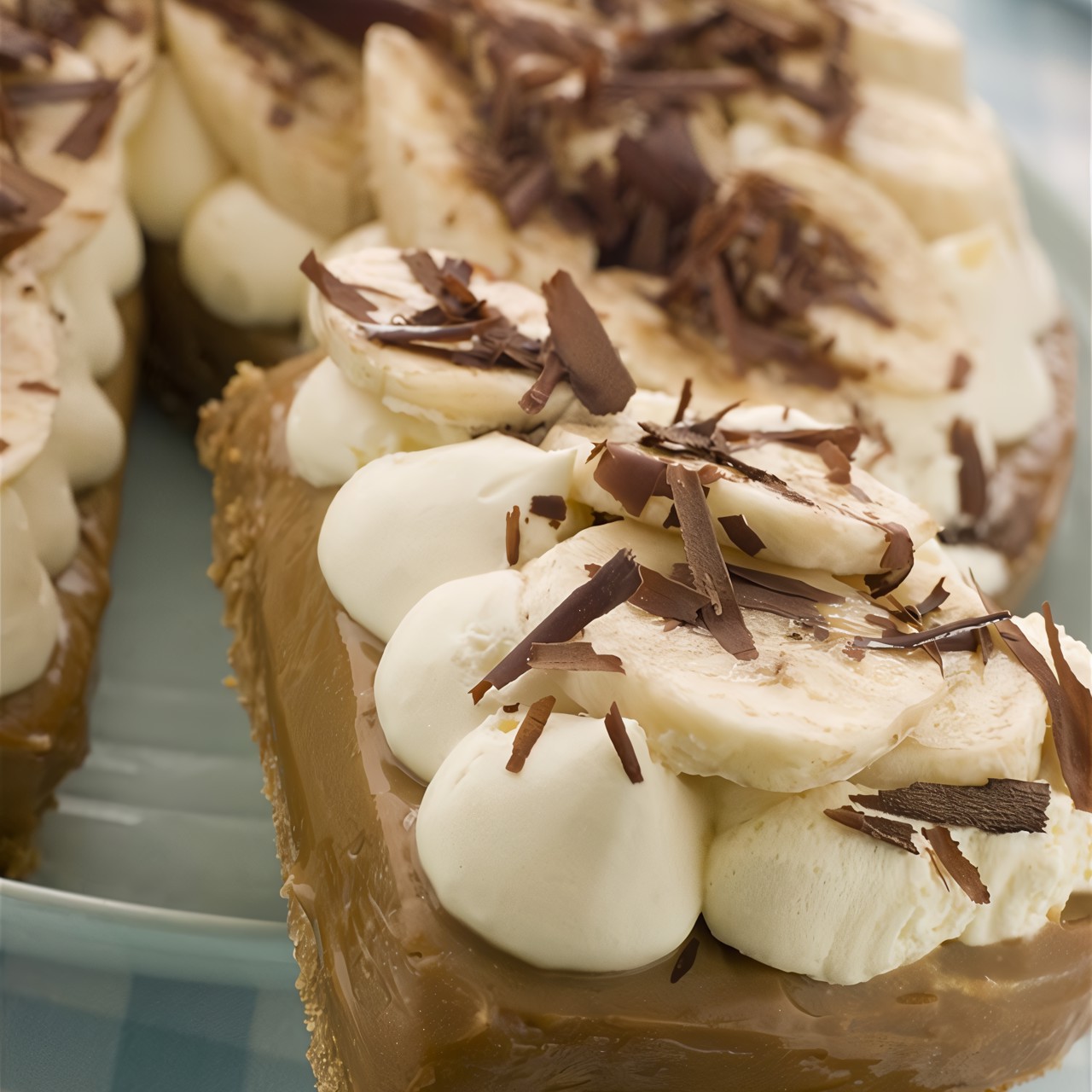 Бананово-шоколадный торт со взбитыми сливками