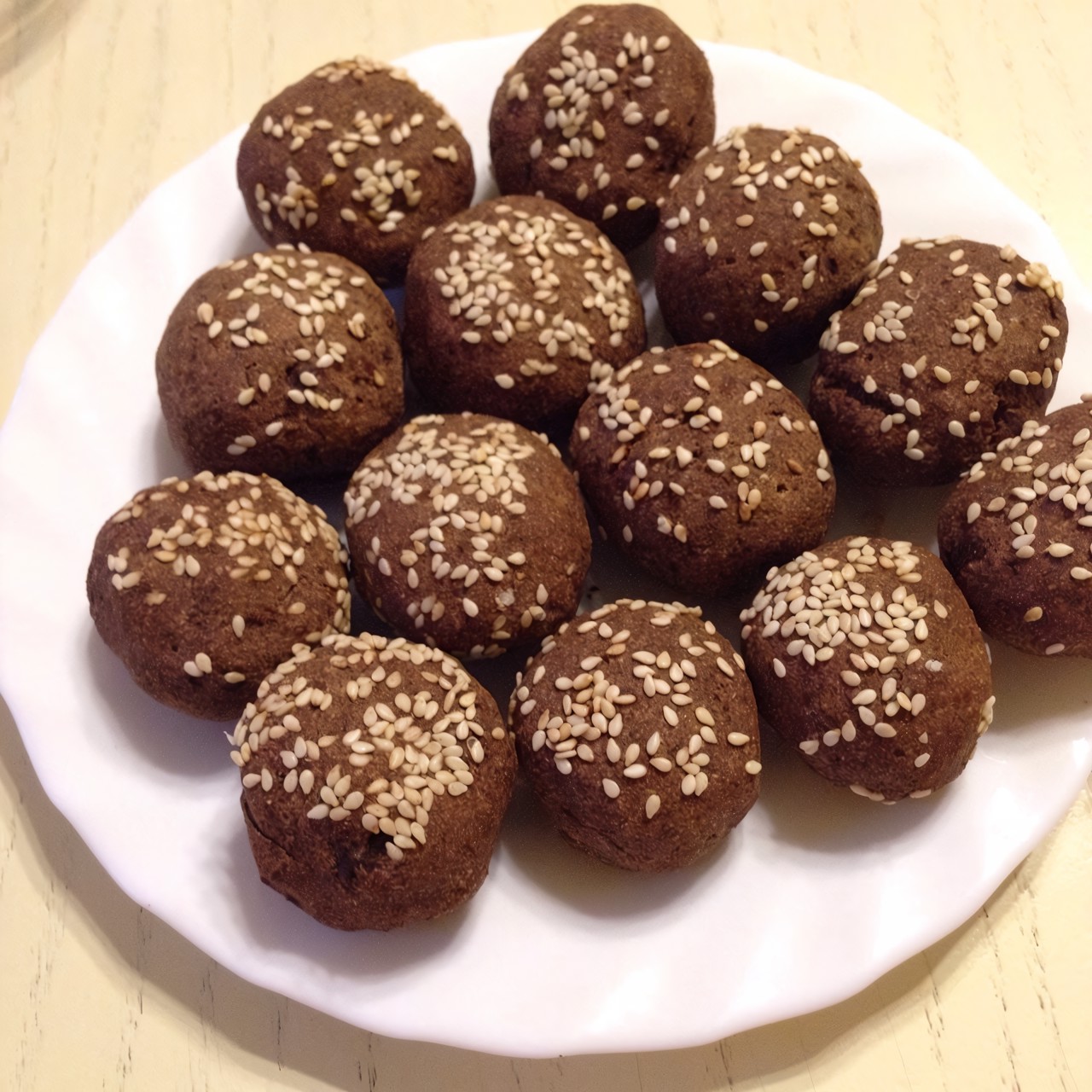 Банановые мини-булочки с курагой