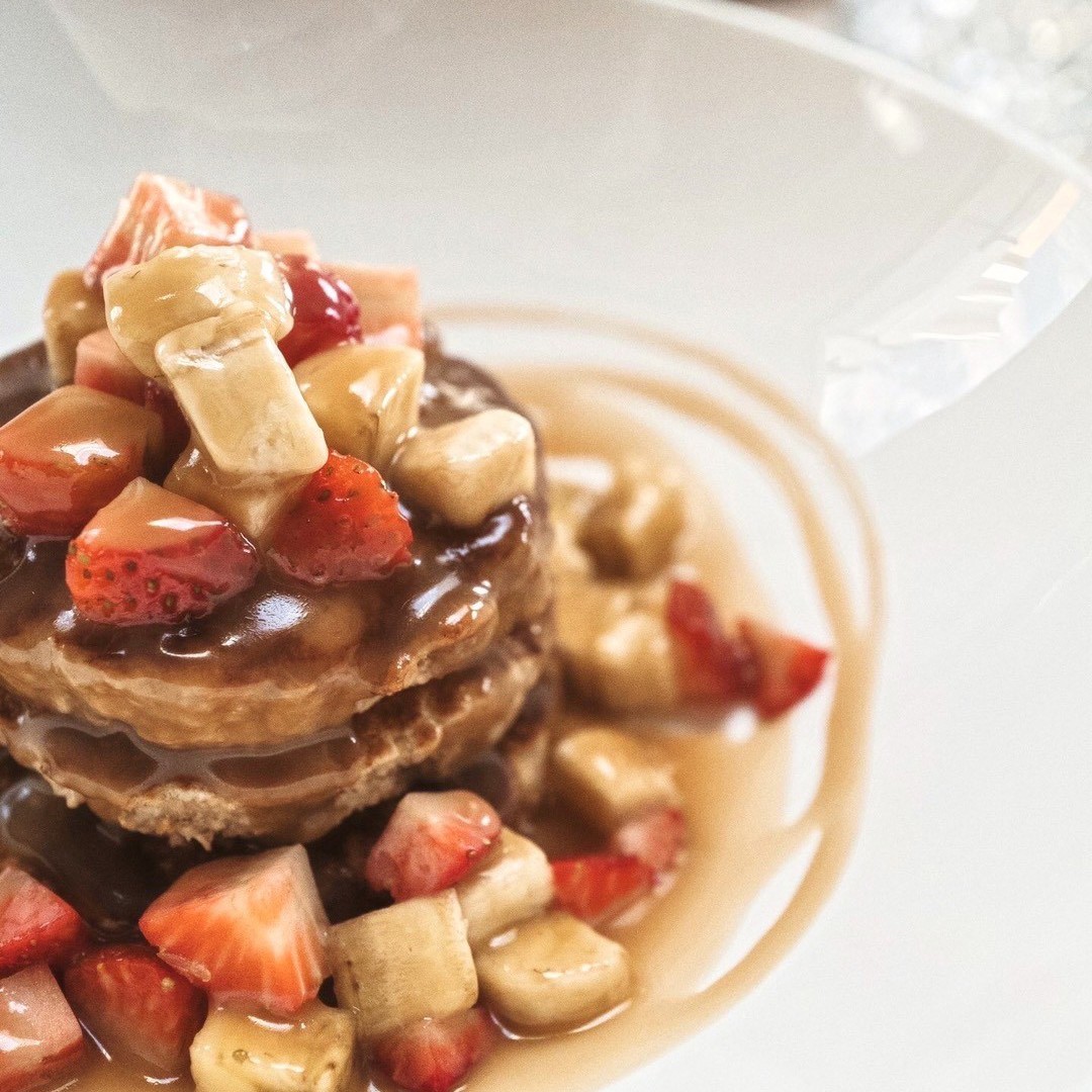 Банановые оладьи на овсянке с кокосовой карамелью