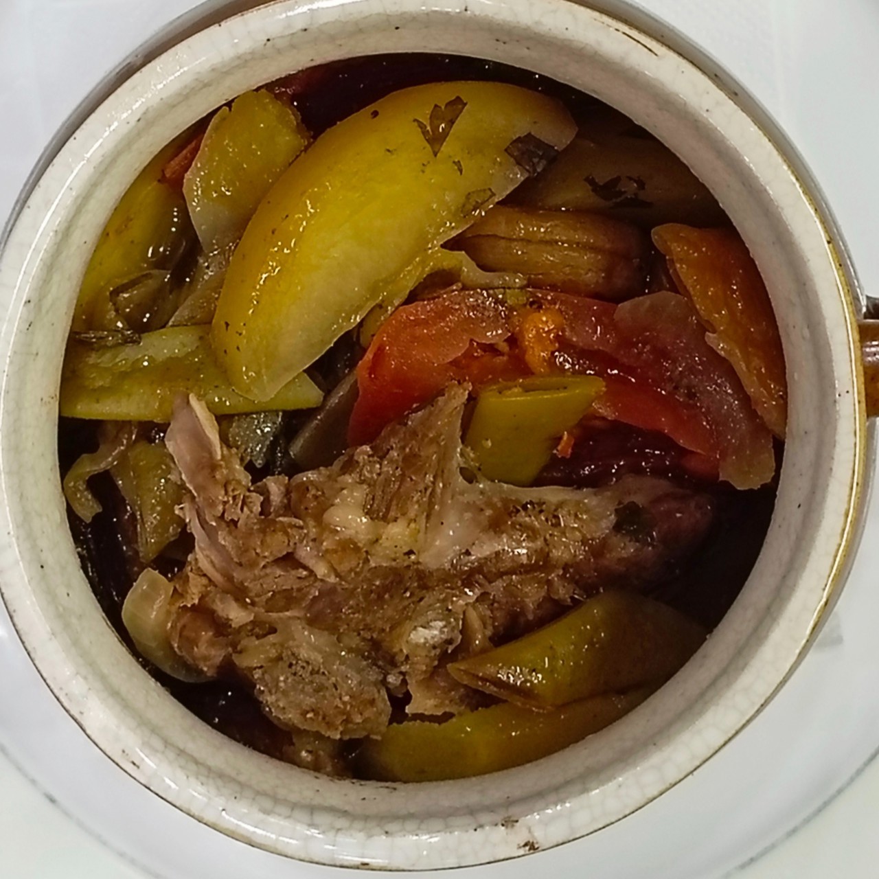 Баранина с курагой в горшочке