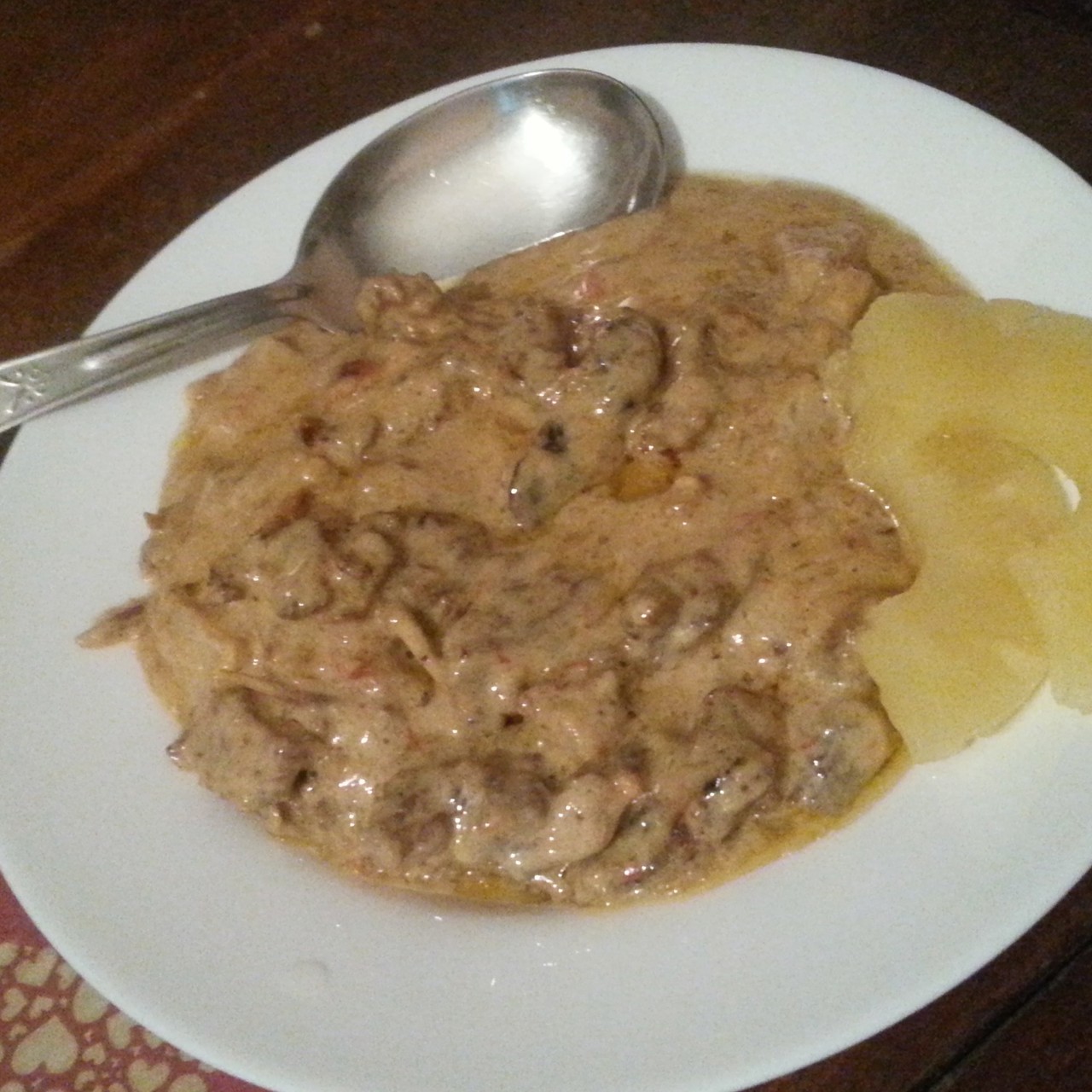 Бефстроганов с ананасом