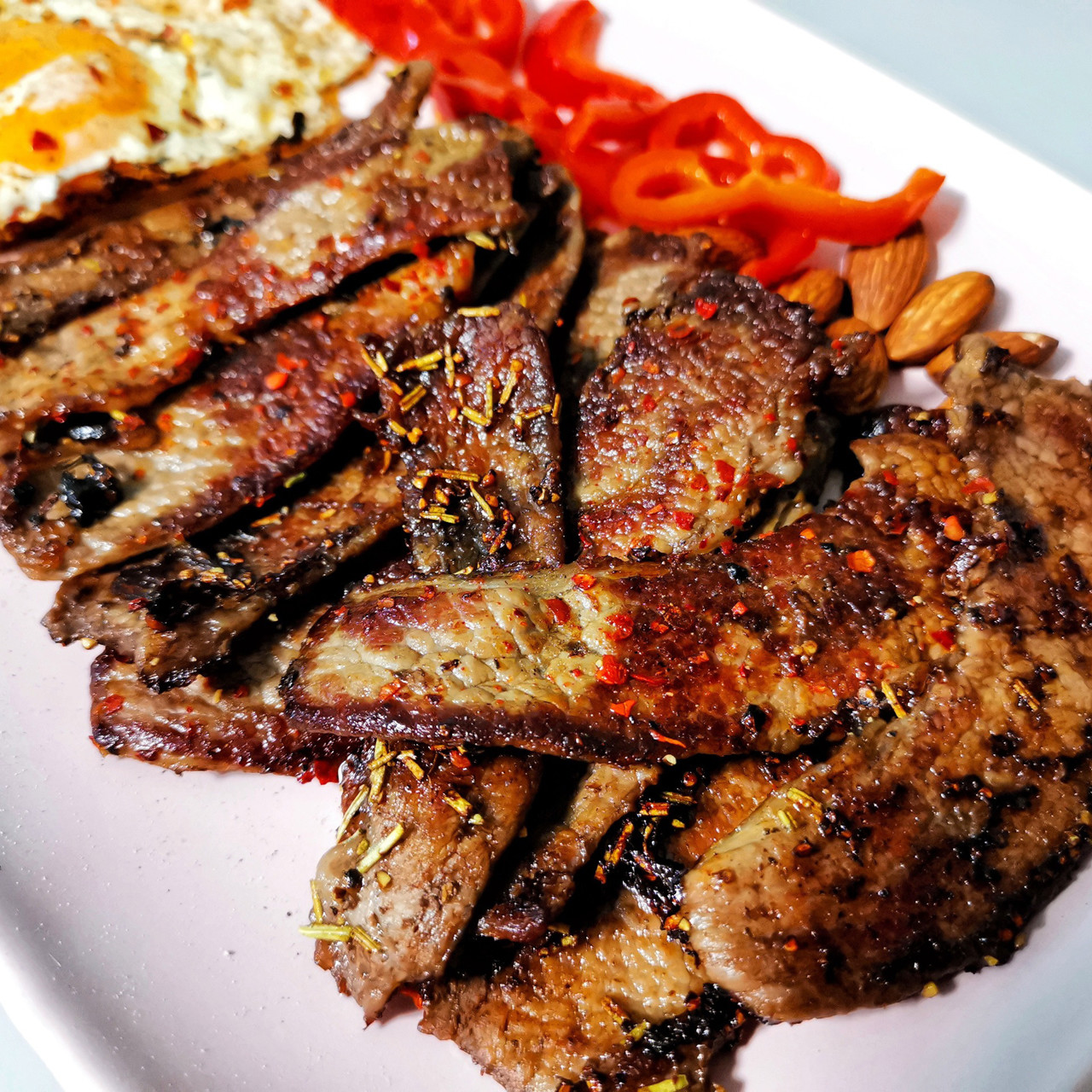 Бекон, обжаренный в специях