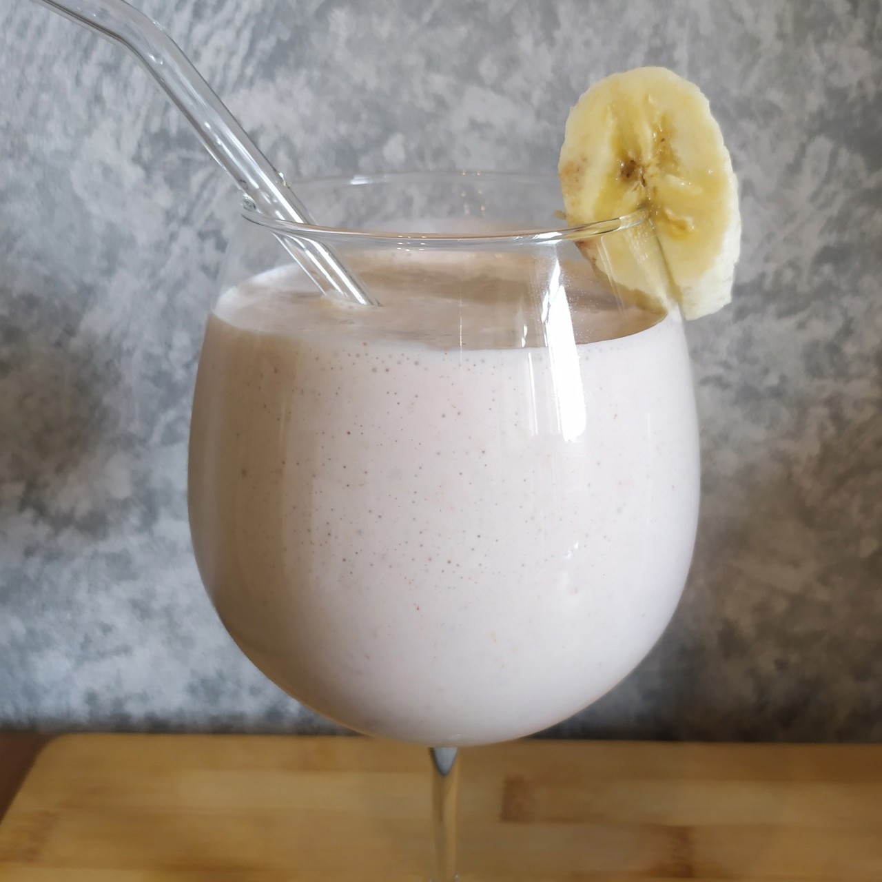 Белковый коктейль с бананом и овсянкой