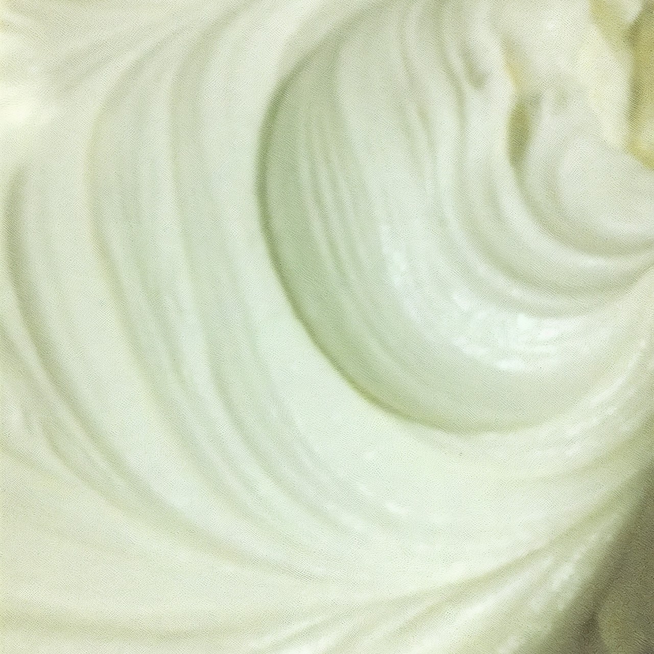 Бисквитный торт с персиками