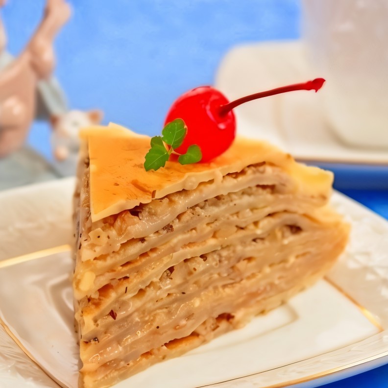 Быстрый блинный торт с орехами