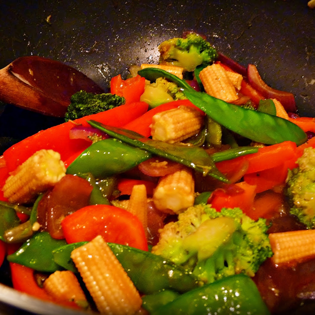 Быстрое овощное рагу с базиликом и чили