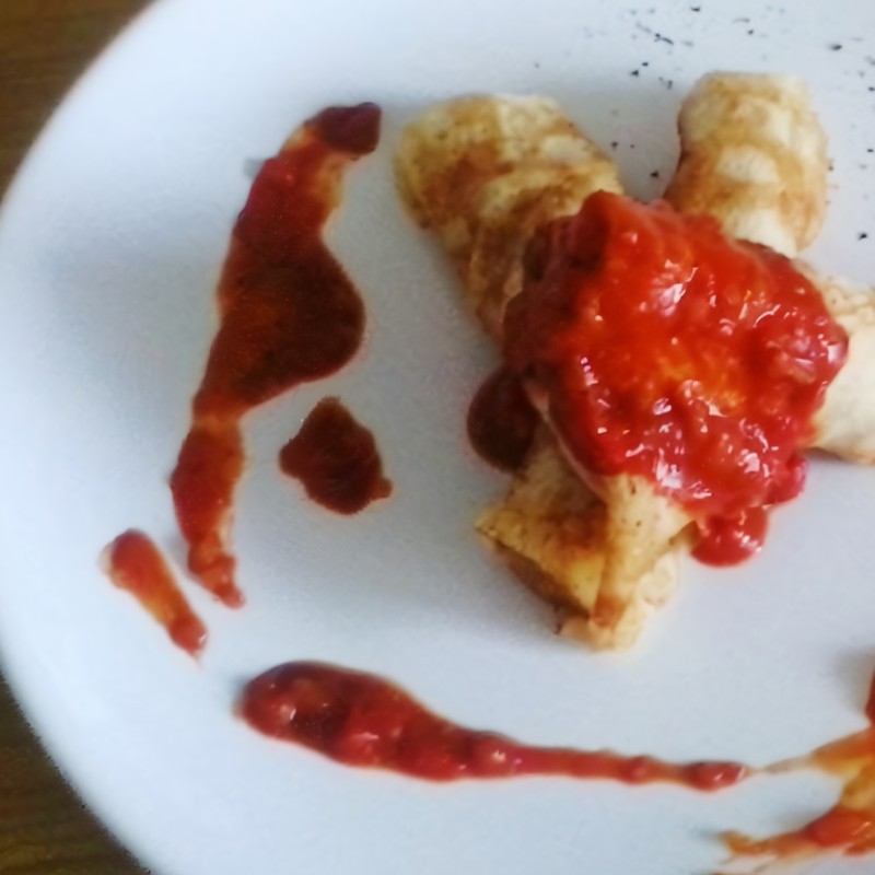 Блинчики с мясом в томатном соусе