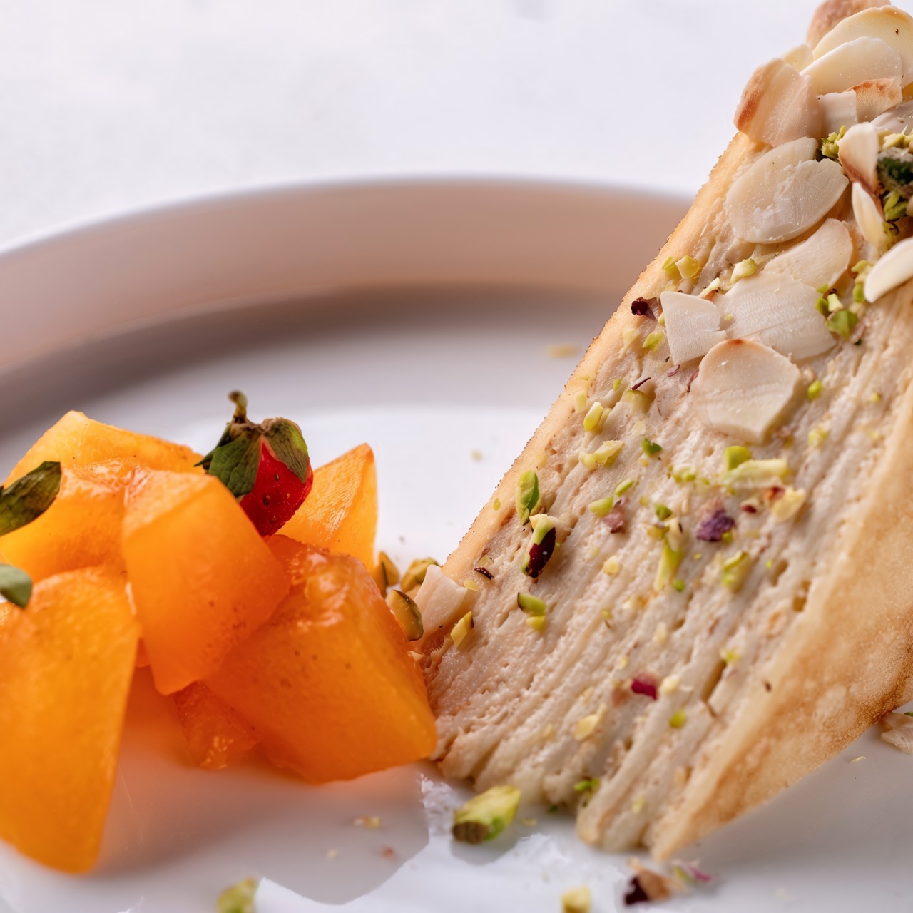 Блинный торт с хурмой и миндалем