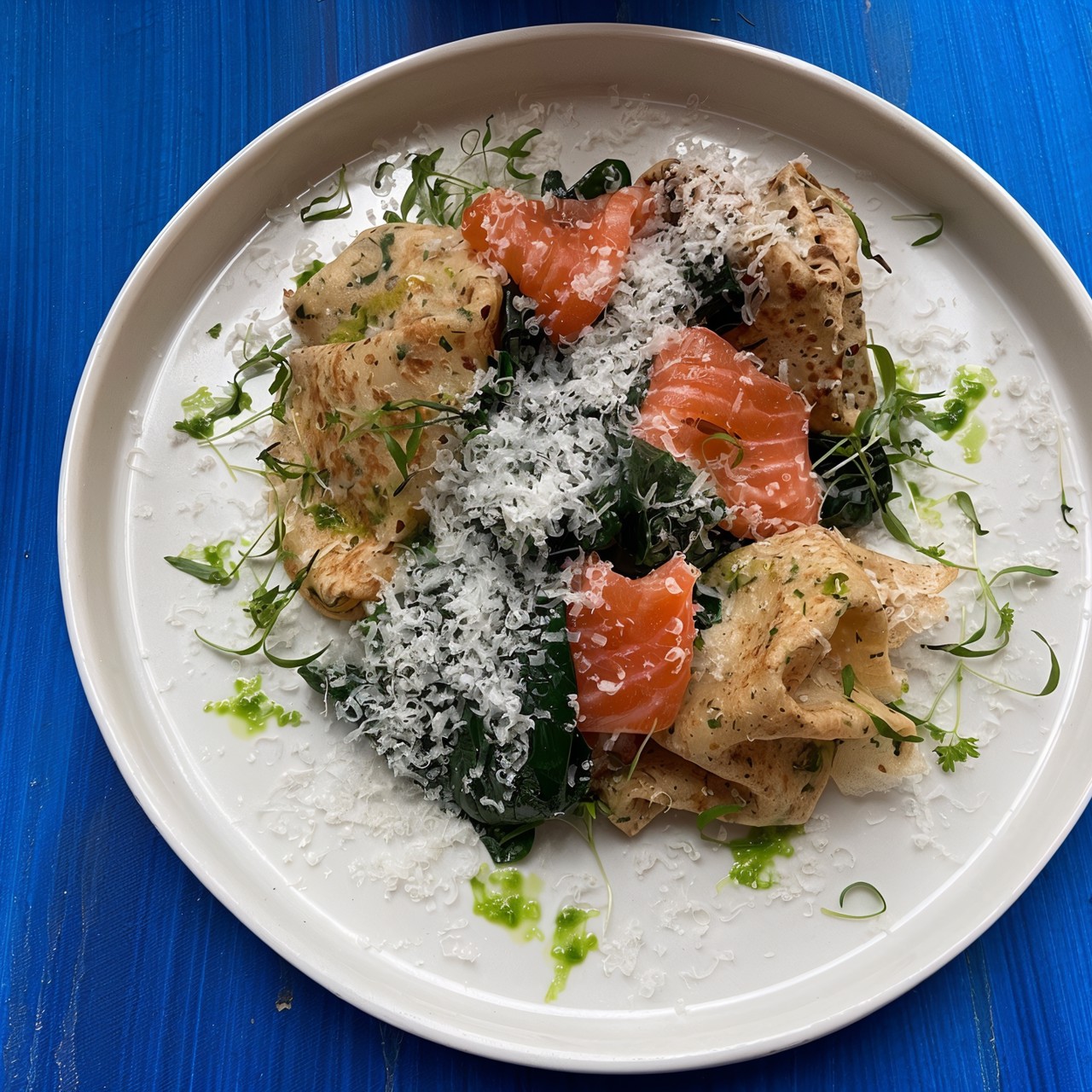 Блины со шпинатом и гравлаксом