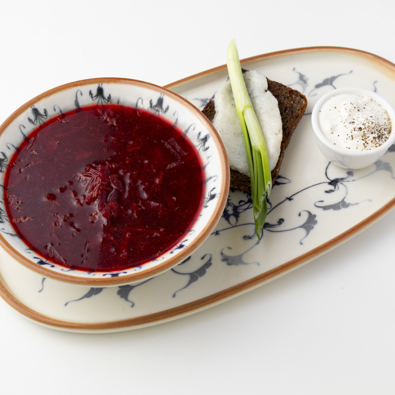 Борщ с копченой сметаной и смальцем