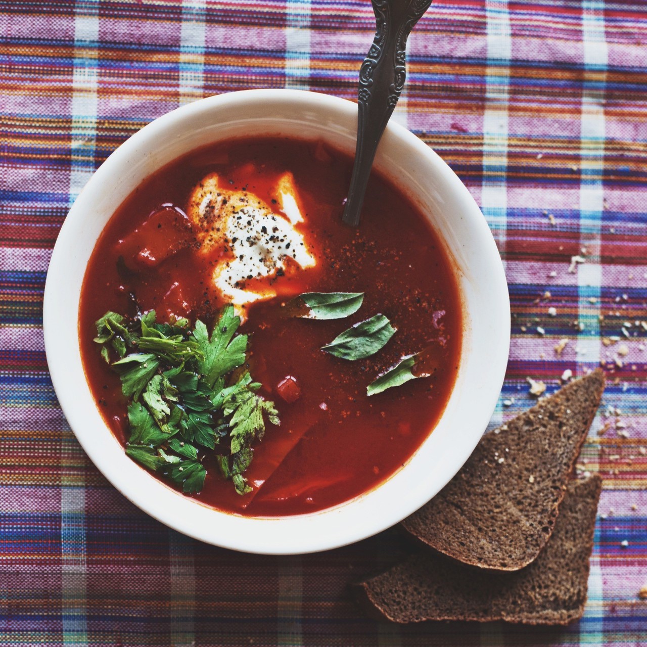 Борщ со свиной голяшкой