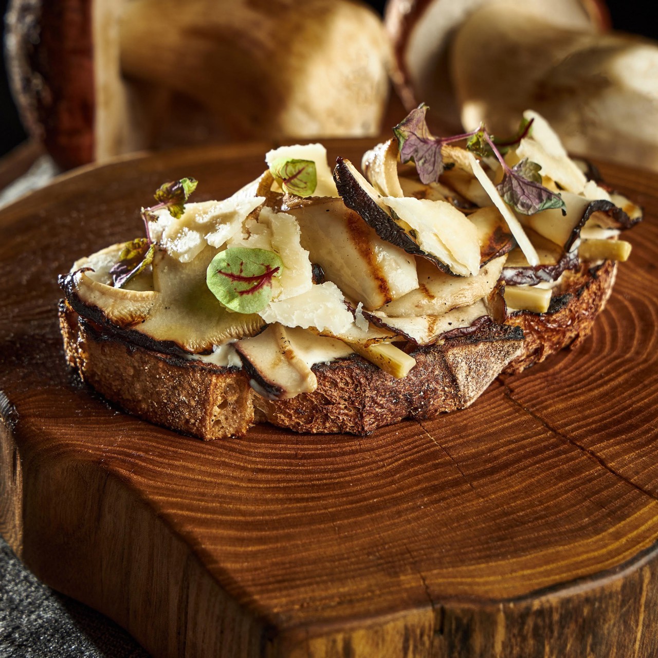 Брускетта с белыми грибами и кремом из картофеля