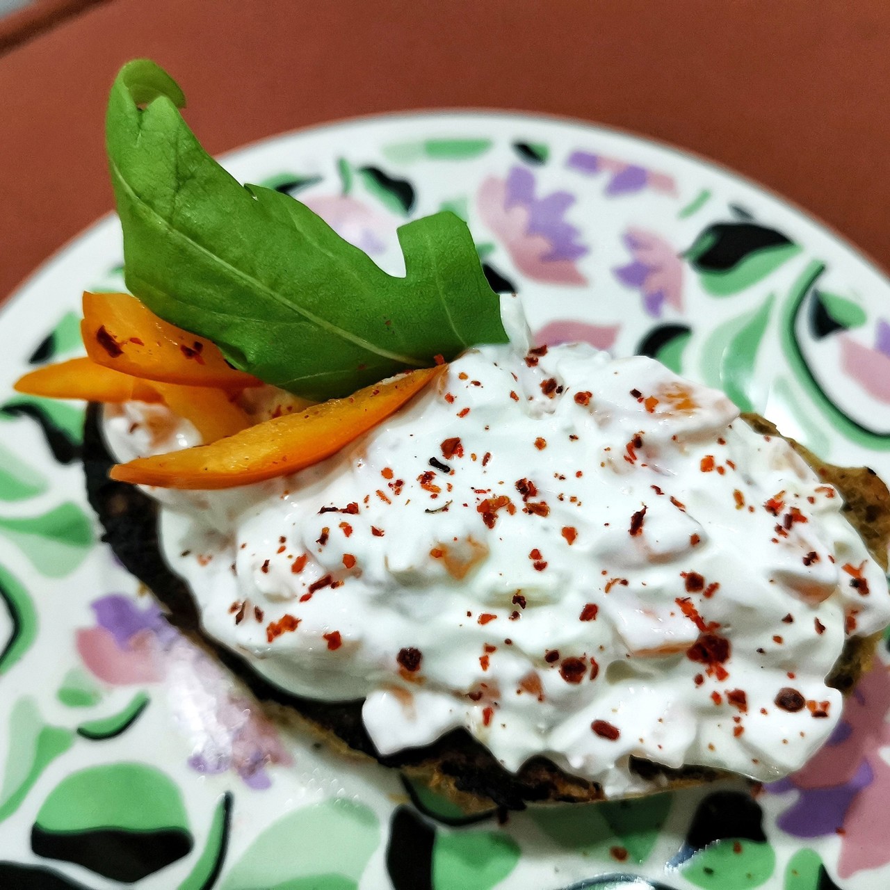 Брускетта с хурмой и сыром