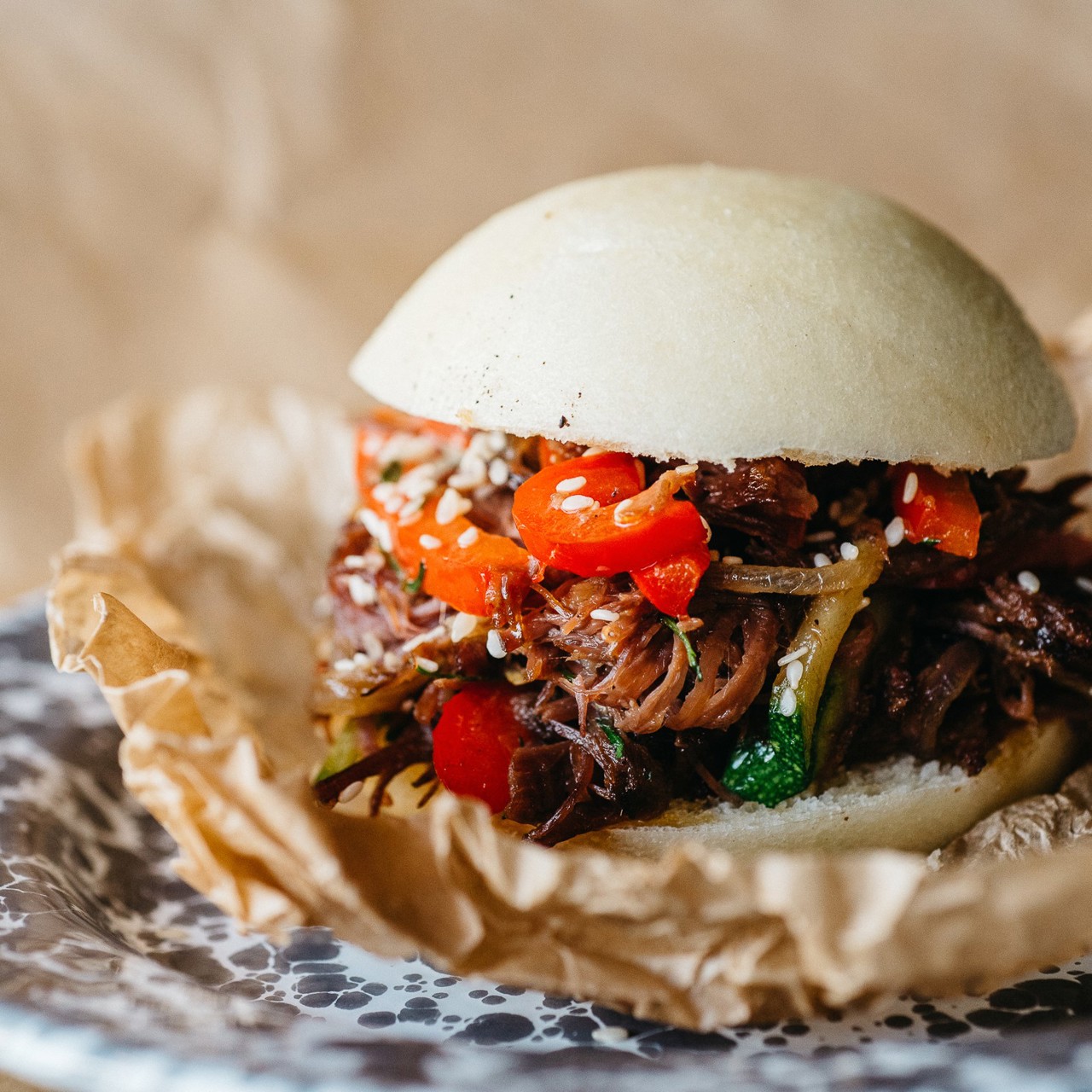 Булочка с тушеной говядиной