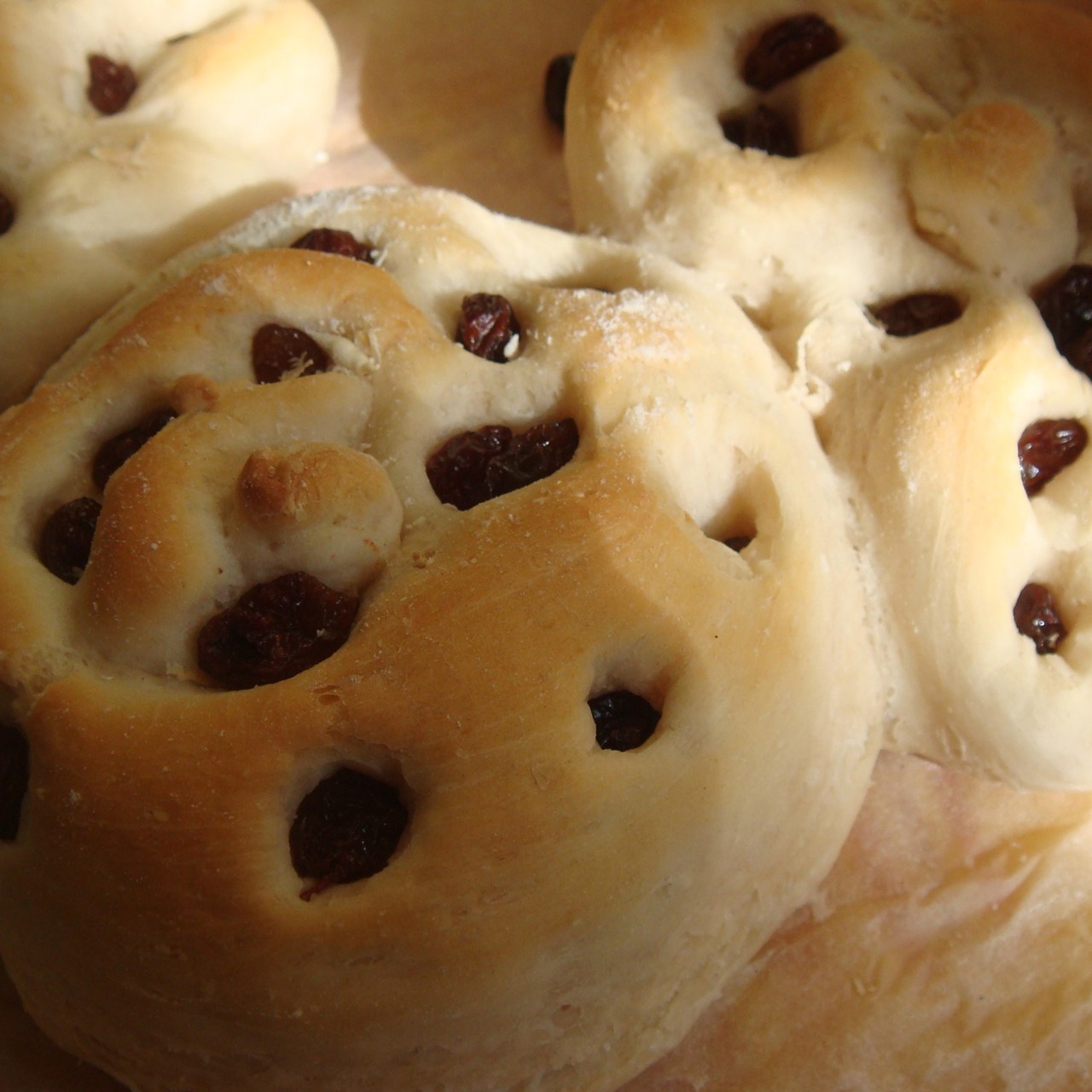 Булочки с изюмом для завтрака