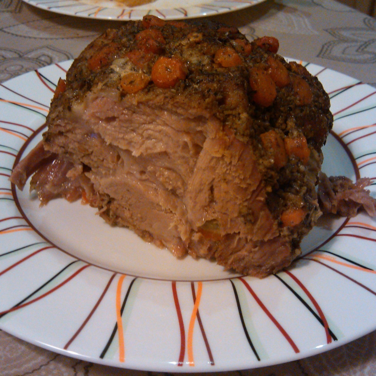 Буженина с чесноком, морковью и травами