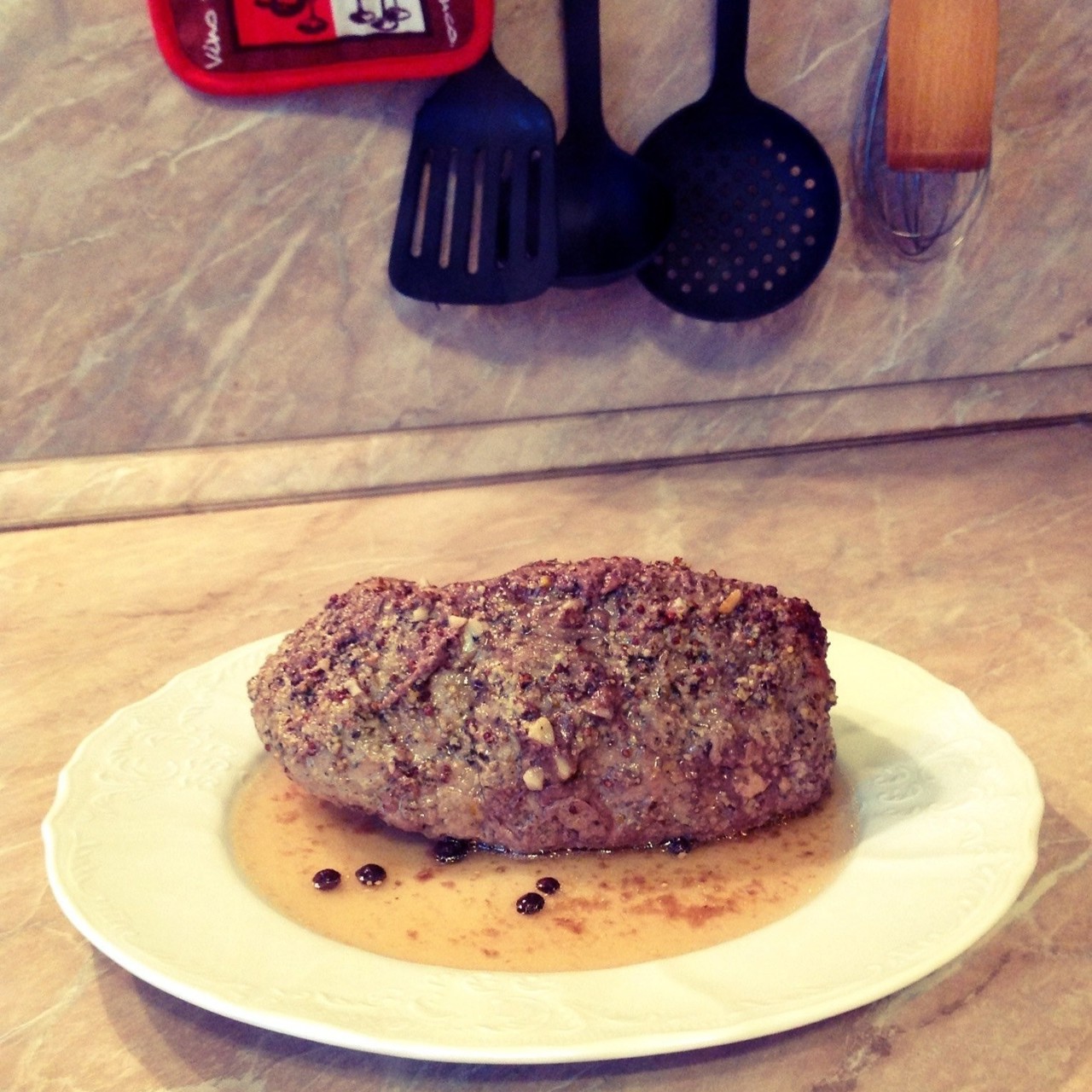 Буженина с чесноком