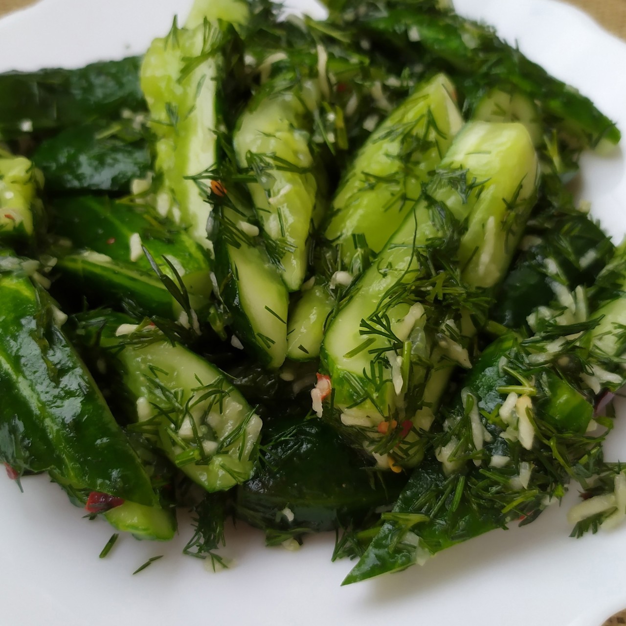 Быстрая закуска из огурцов