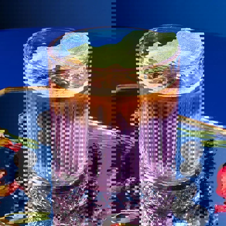 Черничный холодный латте