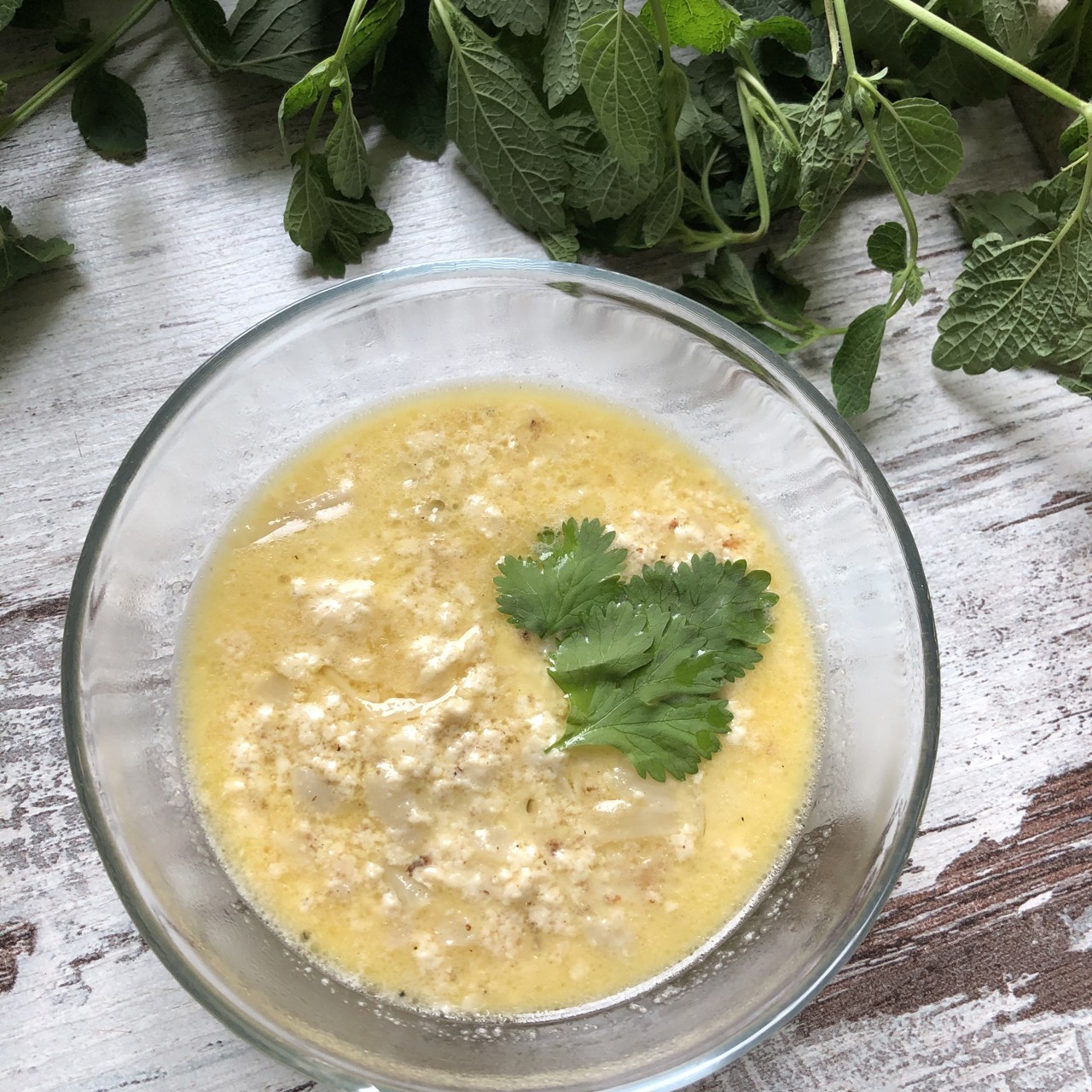 Чесночная похлебка с адыгейским сыром