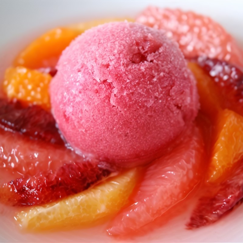 Цитрусовый салат с пряным сиропом и грейпфрутовым сорбетом