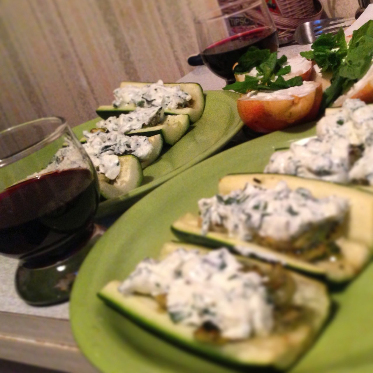 Цукини фаршированные козьим сыром и мятой